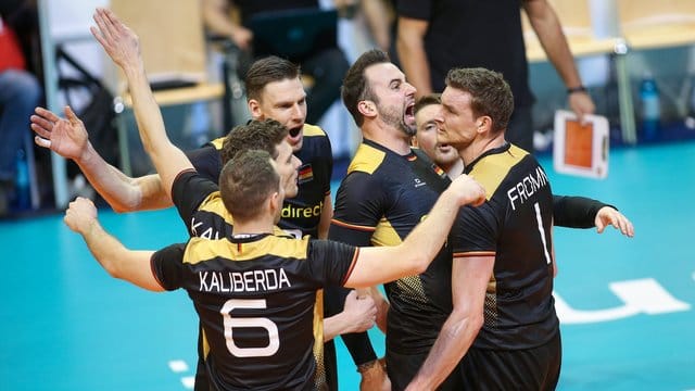 Die deutschen Volleyballer dürfen weiter von der Olympia-Teilnahme träumen. Die deutschen Volleyballer dürfen weiter von der Olympia-Teilnahme träumen.
