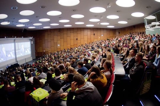 Studenten im Audimax der Leibniz Universität Hannover.
