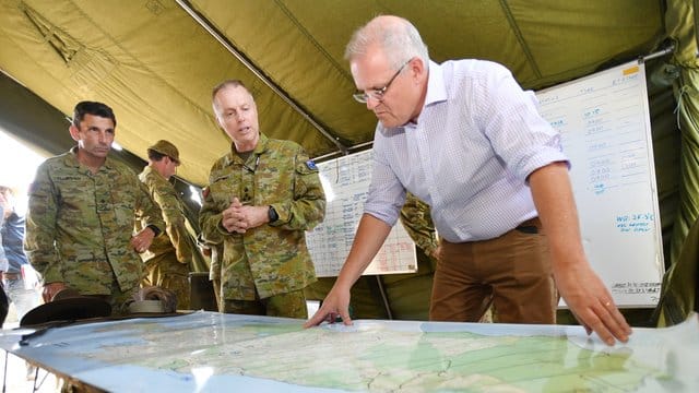 Australiens Premier Scott Morrison im Brandgebiet: Die Wut der Australier über den Regierungschef wächst. Australiens Premier Scott Morrison im Brandgebiet: Die Wut der Australier über den Regierungschef wächst.