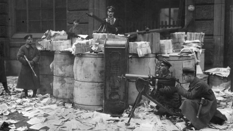 Regierungstruppen, die im Januaraustand eingesetzt wurden: Besonders das sogenannte Zeitungsviertel in Berlin war umkämpft.