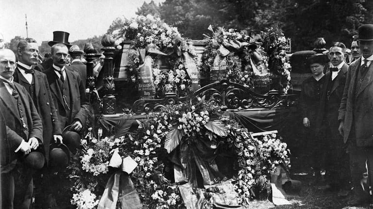 Trauergemeinde: Beisetzung von Rosa Luxemburg im Juni 1919.