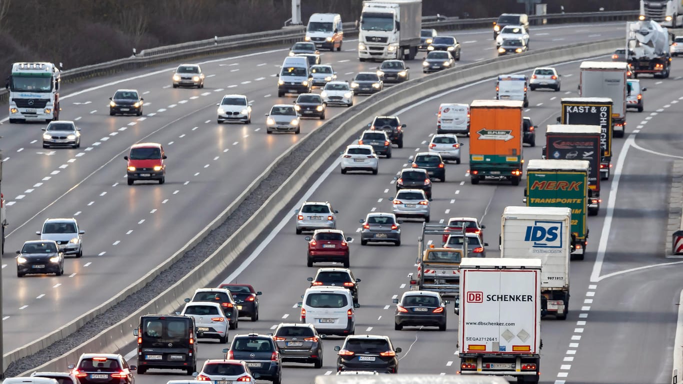Autobahn: Die Bundesregierung hatte beschlossen, die Kfz-Steuer künftig stärker an den CO2-Emissionen auszurichten.