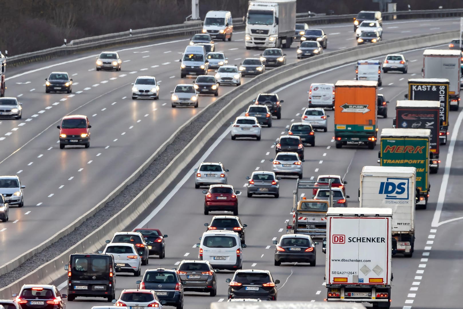 Autobahn: Die Bundesregierung hatte beschlossen, die Kfz-Steuer künftig stärker an den CO2-Emissionen auszurichten.