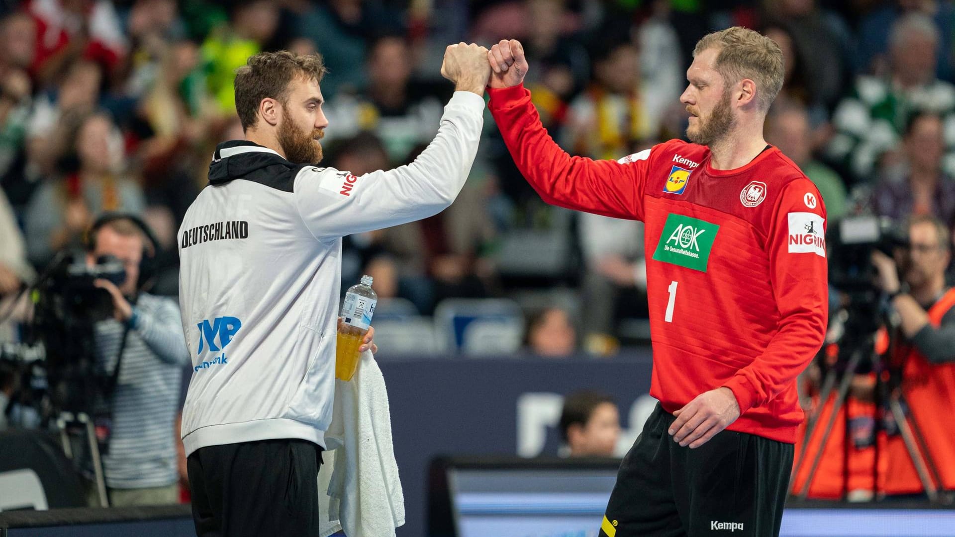 Zeigten jeweils gegen die Niederlande eine starke Leistung: Stammtorwart Andreas Wolf (li.) und die Nummer zwei Johannes Bitter (re.).