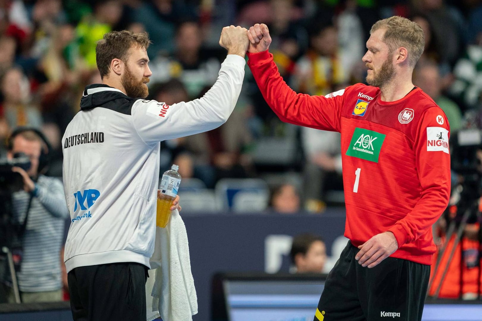 Zeigten jeweils gegen die Niederlande eine starke Leistung: Stammtorwart Andreas Wolf (li.) und die Nummer zwei Johannes Bitter (re.).