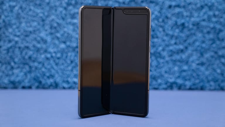 Das Galaxy Fold: Das Samsung-Smartphone lässt sich in der Mitte zusammenfalten.