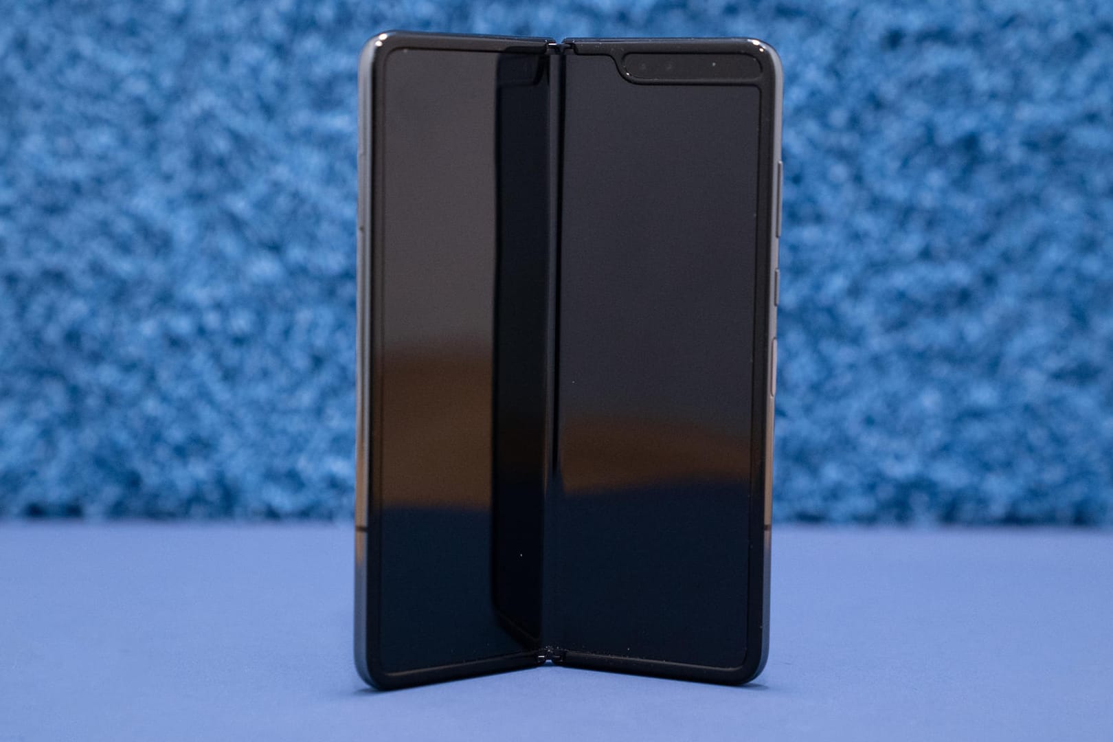 Das Galaxy Fold: Das Samsung-Smartphone lässt sich in der Mitte zusammenfalten.