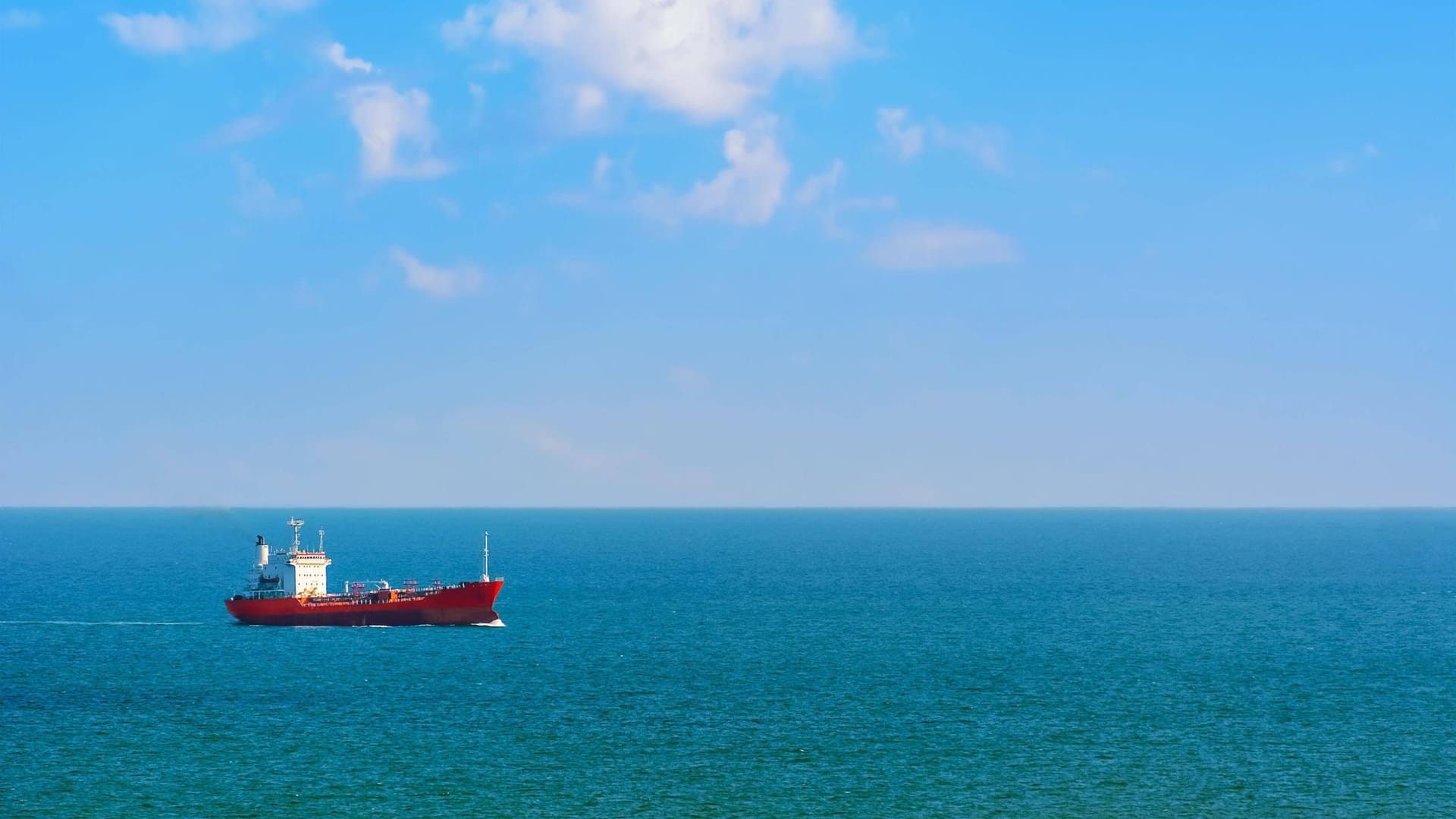 Ein Tanker auf dem Schwarzen Meer: Zwei Boote sind kollidiert, drei Personen werden vermisst. (Symbolbild) Ein Tanker auf dem Schwarzen Meer: Zwei Boote sind kollidiert, drei Personen werden vermisst. (Symbolbild)