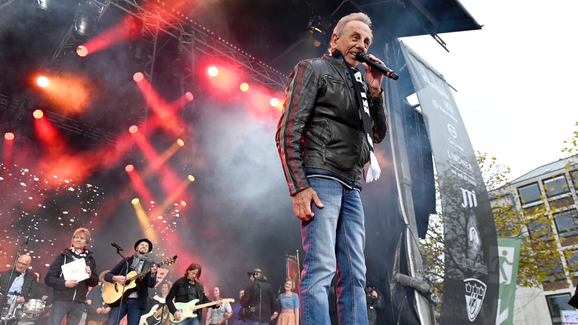 Bläck Fööss live beim Auftakt des Kölner Karnevals auf dem Heumarkt: Die Band ist eine feste Größe beim Karneval in der Domstadt.