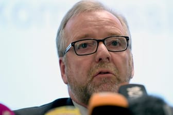 Nach kritischen Äußerungen über die rechtspopulistische AfD wird der Oldenburger Polizeipräsident Johann Kühme mit dem Tod bedroht.