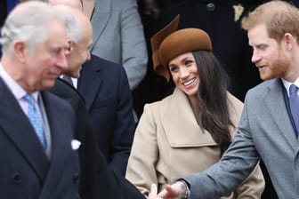 Prinz Charles: Der Sohn von Queen Elizabeth II. beobachtet das Verhalten von Harry und Meghan kritisch.