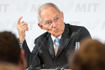 Wolfgang Schäuble (CDU): Laut dem Bundestagspräsidenten müsse der Staat vor allem zum Arbeiten motivieren, alles andere sei nicht gesellschaftstauglich.