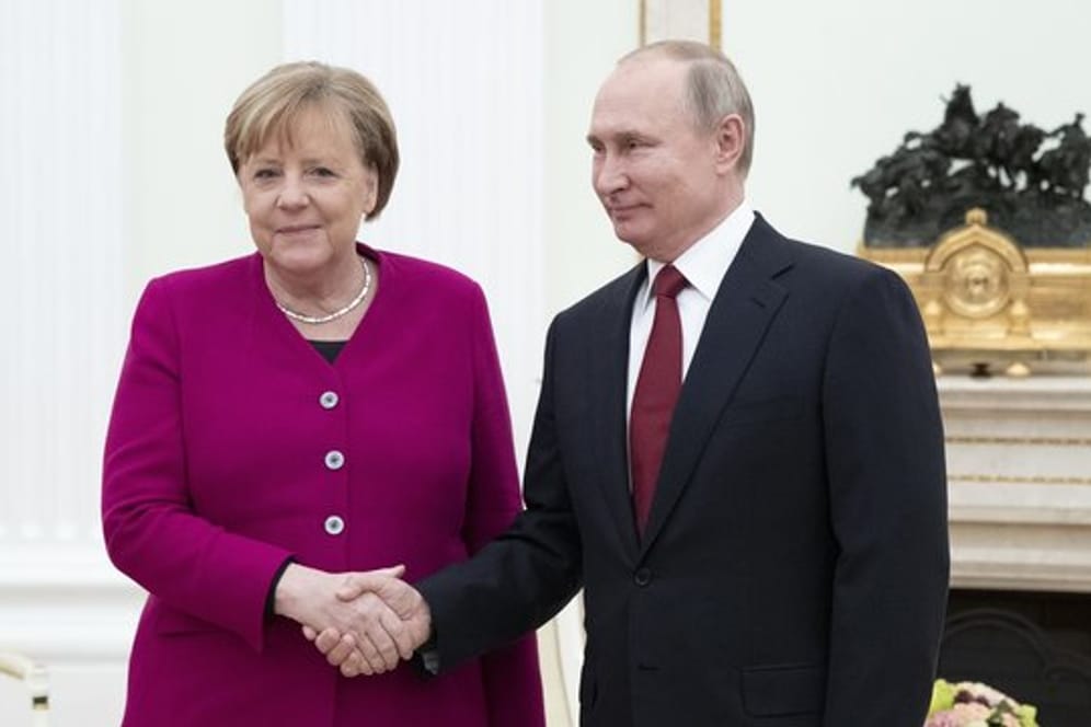 Russlands Präsident Putin empfängt Kanzlerin Merkel im Kreml in Moskau.