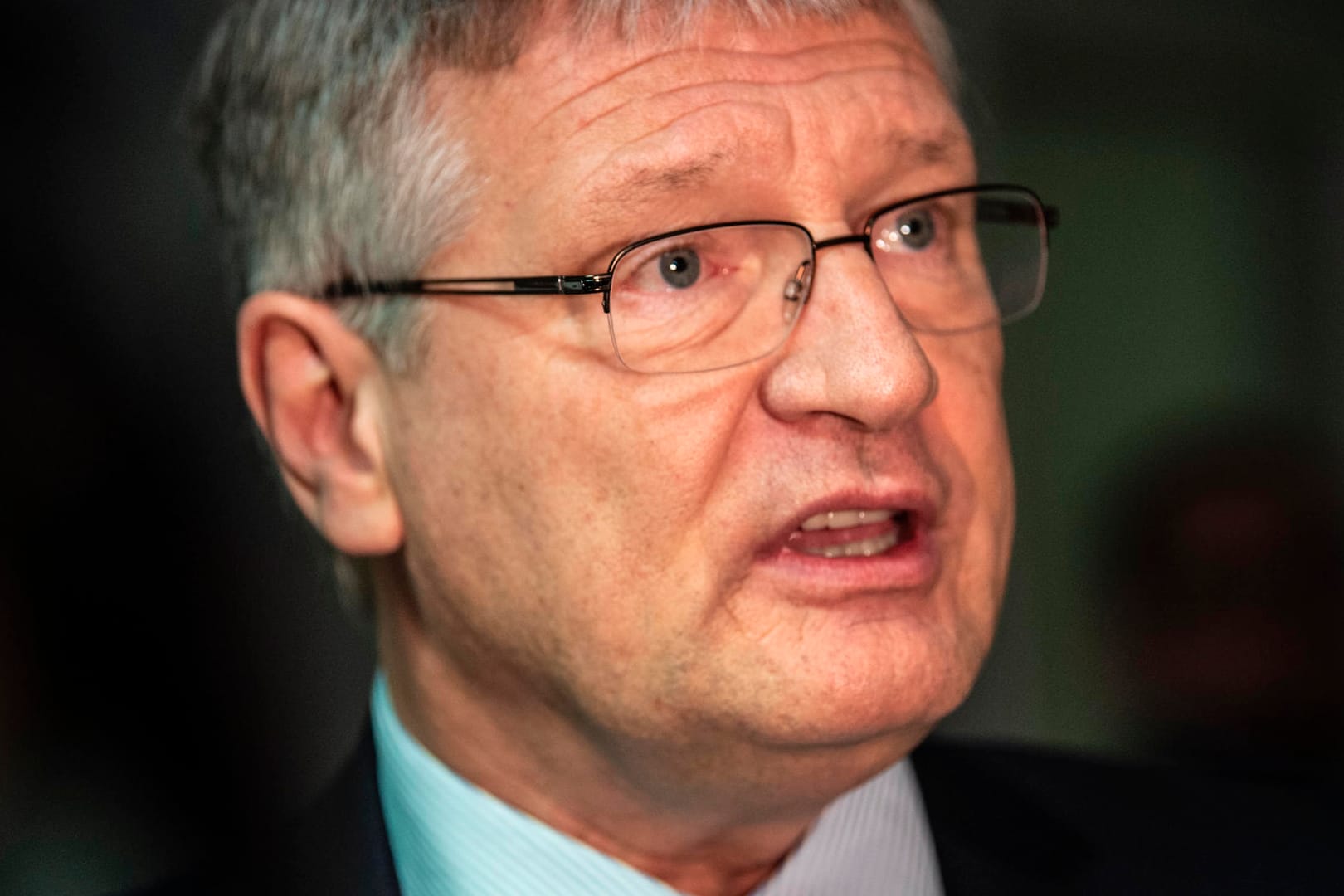Der AfD-Vorsitzende Jörg Meuthen redet mit Journalisten: Meuthen will seine Parteikollegen in diesem Jahr auf einen neuen Stil ohne Gebrüll und krasse Rhetorik einschwören – auch mit Blick auf den Verfassungsschutz.