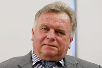 Der ehemalige Bundesverkehrsminister Günther Krause (CDU) hat das RTL-Dschungelcamp verlassen.