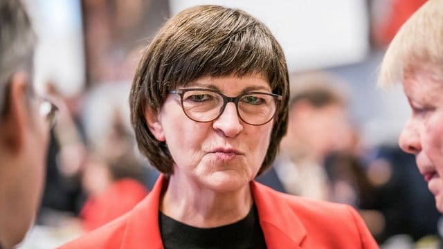 SPD-Chefin Esken hatte in einem Interview erklärt, die Vision des "demokratischen Sozialismus" sei "ein Zielbild, so wie unsere Grundwerte Freiheit, Solidarität, Gerechtigkeit". SPD-Chefin Esken hatte in einem Interview erklärt, die Vision des "demokratischen Sozialismus" sei "ein Zielbild, so wie unsere Grundwerte Freiheit, Solidarität, Gerechtigkeit".