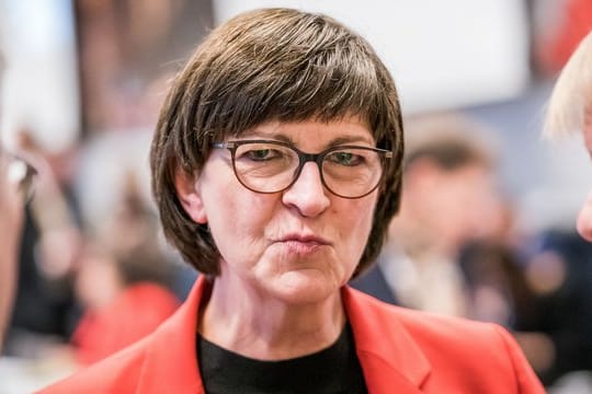 SPD-Chefin Esken hatte in einem Interview erklärt, die Vision des "demokratischen Sozialismus" sei "ein Zielbild, so wie unsere Grundwerte Freiheit, Solidarität, Gerechtigkeit".