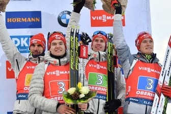 Die deutsche Biathlon-Staffel: Benedikt Doll (r-l), Johannes Kühn, Philipp Horn und Arnd Peiffer.