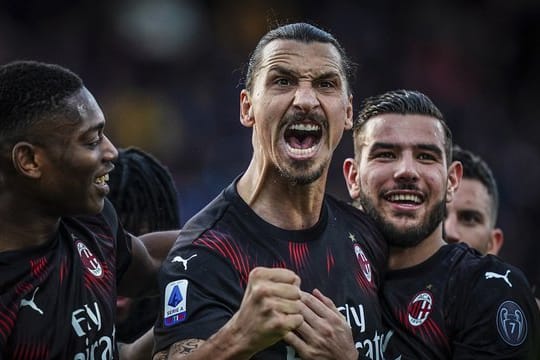 Zweites Spiel, erstes Tor: Zlatan Ibrahimovic (M) überzeugt beim AC Mailand.