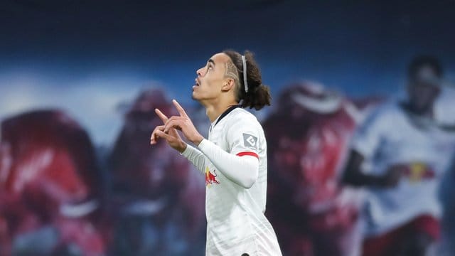 Leipzigs Yussuf Poulsen erzielte den Endstand im Test gegen Osnabrück. Leipzigs Yussuf Poulsen erzielte den Endstand im Test gegen Osnabrück.