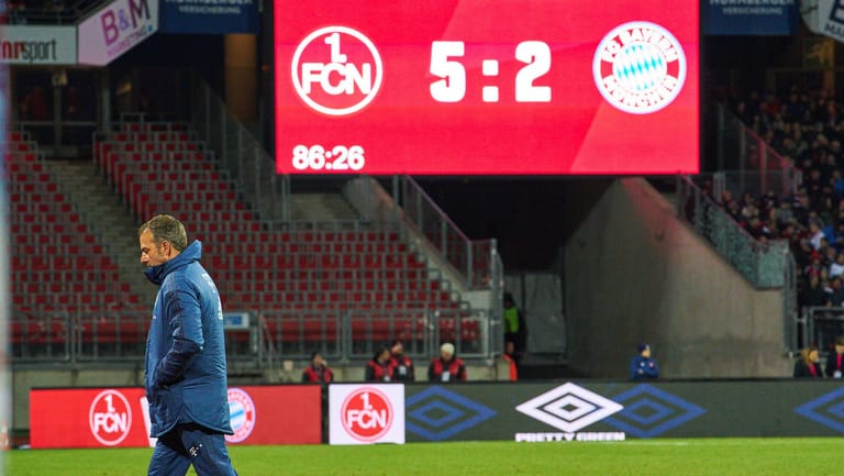 Bayerns Trainer Hansi Flick ist bedient: Seine Mannschaft unterlag dem 1. FC Nürnberg im letzten Testspiel vor dem Rückrundenstart mit 2:5.