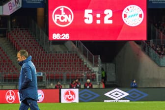Bayerns Trainer Hansi Flick ist bedient: Seine Mannschaft unterlag dem 1. FC Nürnberg im letzten Testspiel vor dem Rückrundenstart mit 2:5.