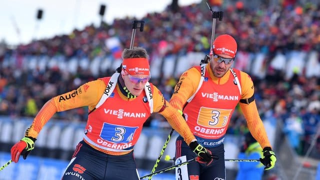 Benedikt Doll (l) und Arnd Peiffer wollen beim Massenstart in Oberhof aufs Podest.