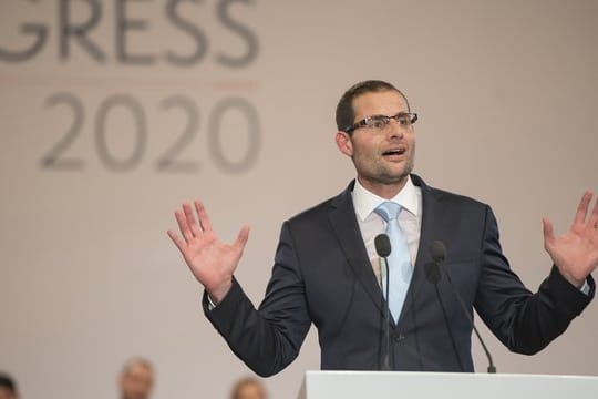 Der Rechtsanwalt Robert Abela löst den angeschlagenen Premier Muscat in Malta ab.