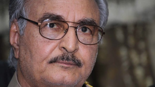 General Haftars Streitkräfte kämpfen seit April um Tripolis und hatten ihren Kampf in den vergangenen Wochen intensiviert. General Haftars Streitkräfte kämpfen seit April um Tripolis und hatten ihren Kampf in den vergangenen Wochen intensiviert.