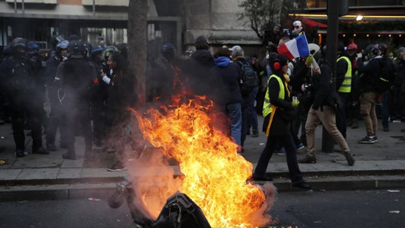 Demonstration gegen die Rentenreform in Paris: Frankreichs Premierminister Édouard Philippe forderte ein Ende des wochenlangen Streiks.