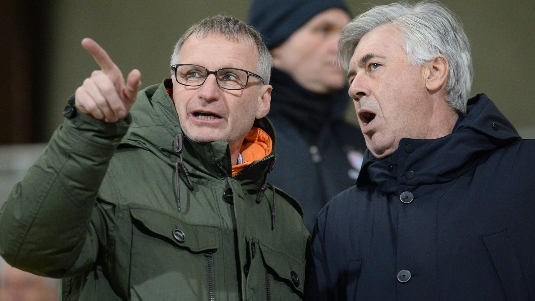 Früher gemeinsam beim FC Bayern: Michael Reschke im Gespräch mit Ex-Bayern-Trainer Carlo Ancelotti.