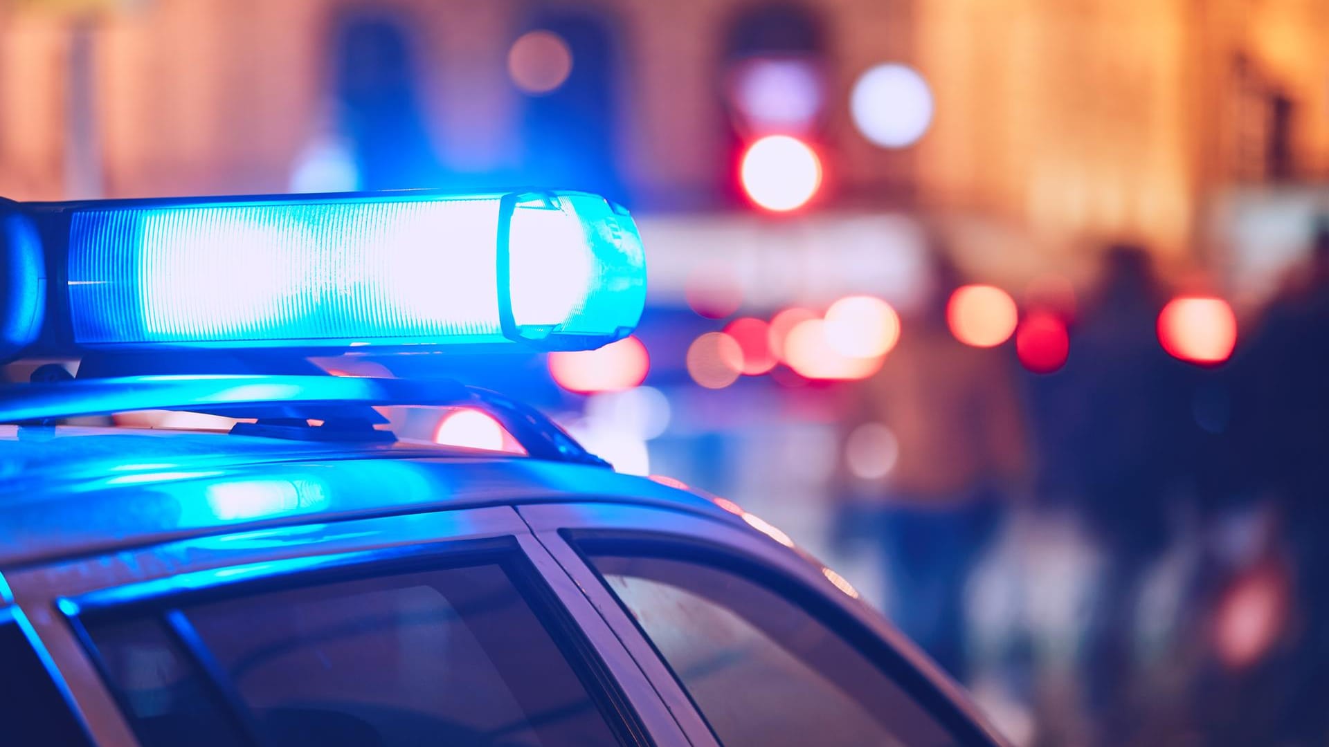 Raser in Berlin: Wo Tempo 50 erlaubt war, fuhr ein bislang Unbekannter 155 Kilometer pro Stunde. Raser in Berlin: Wo Tempo 50 erlaubt war, fuhr ein bislang Unbekannter 155 Kilometer pro Stunde.