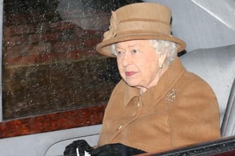 Queen Elizabeth II.: Am Sonntag machte sie sich auf den Weg zur St. Mary Magdalenes Kirche in Sandringham.