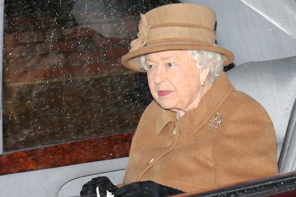 Queen Elizabeth II.: Am Sonntag machte sie sich auf den Weg zur St. Mary Magdalenes Kirche in Sandringham.