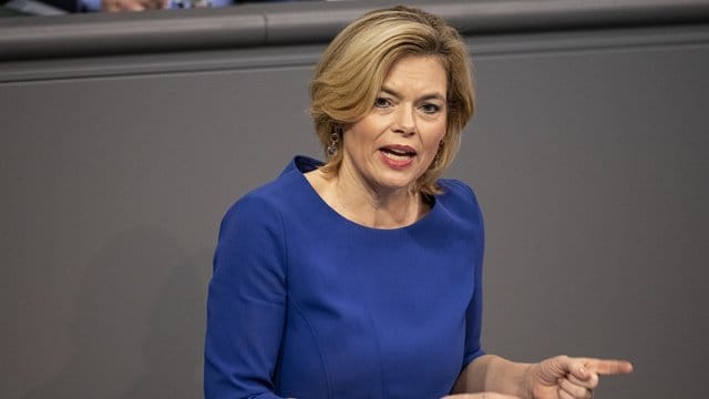 Auch unter Landwirten gebe es "radikale Aufrufe, vor allem in den digitalen Netzwerken", sagt Klöckner. Auch unter Landwirten gebe es "radikale Aufrufe, vor allem in den digitalen Netzwerken", sagt Klöckner.