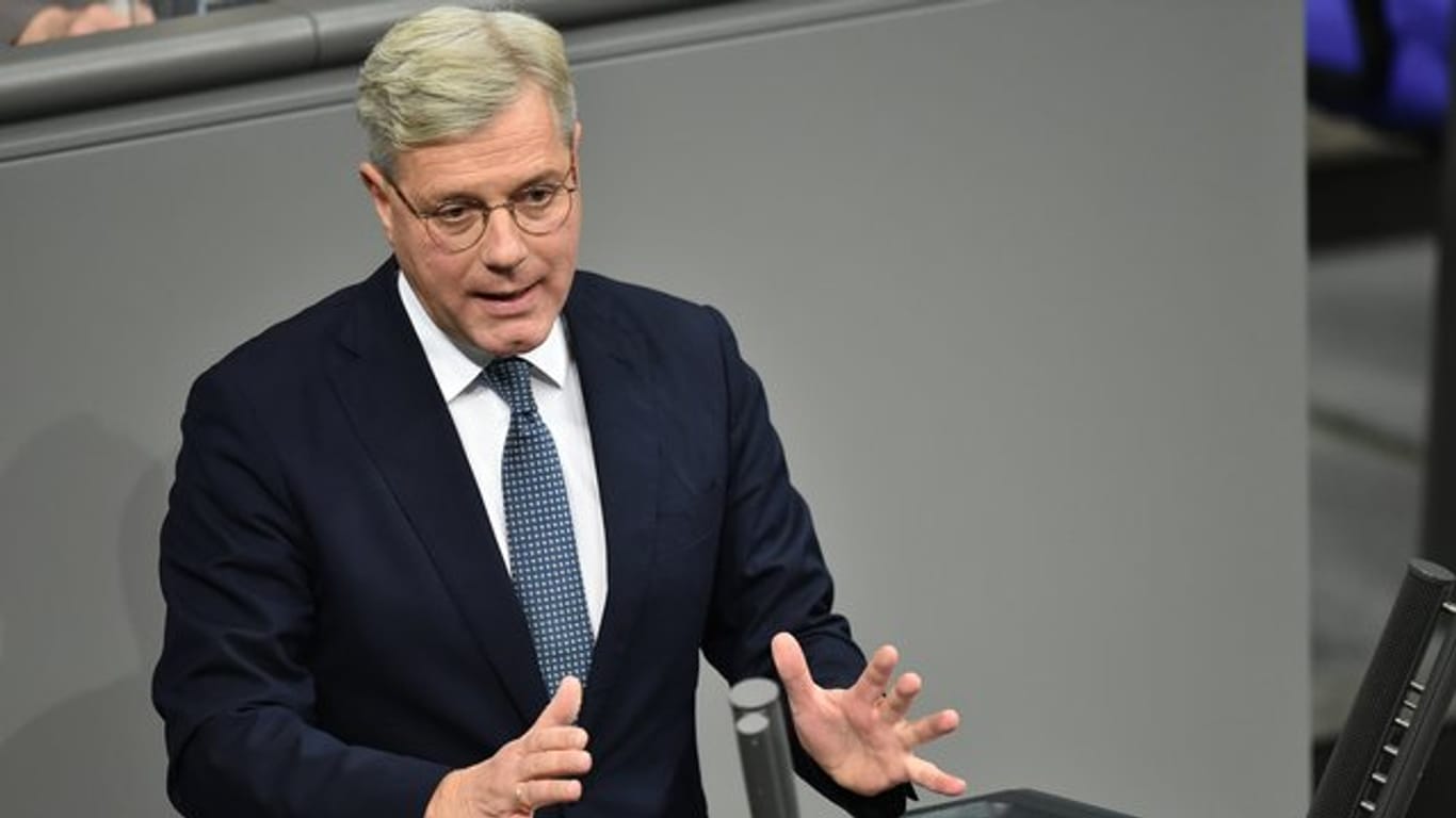 Norbert Röttgen im Bundestag: Norbert Röttgen hat sich skeptisch zu weiteren Einschränkungen für die Aufklärungsarbeit des Bundesnachrichtendienstes geäußert.