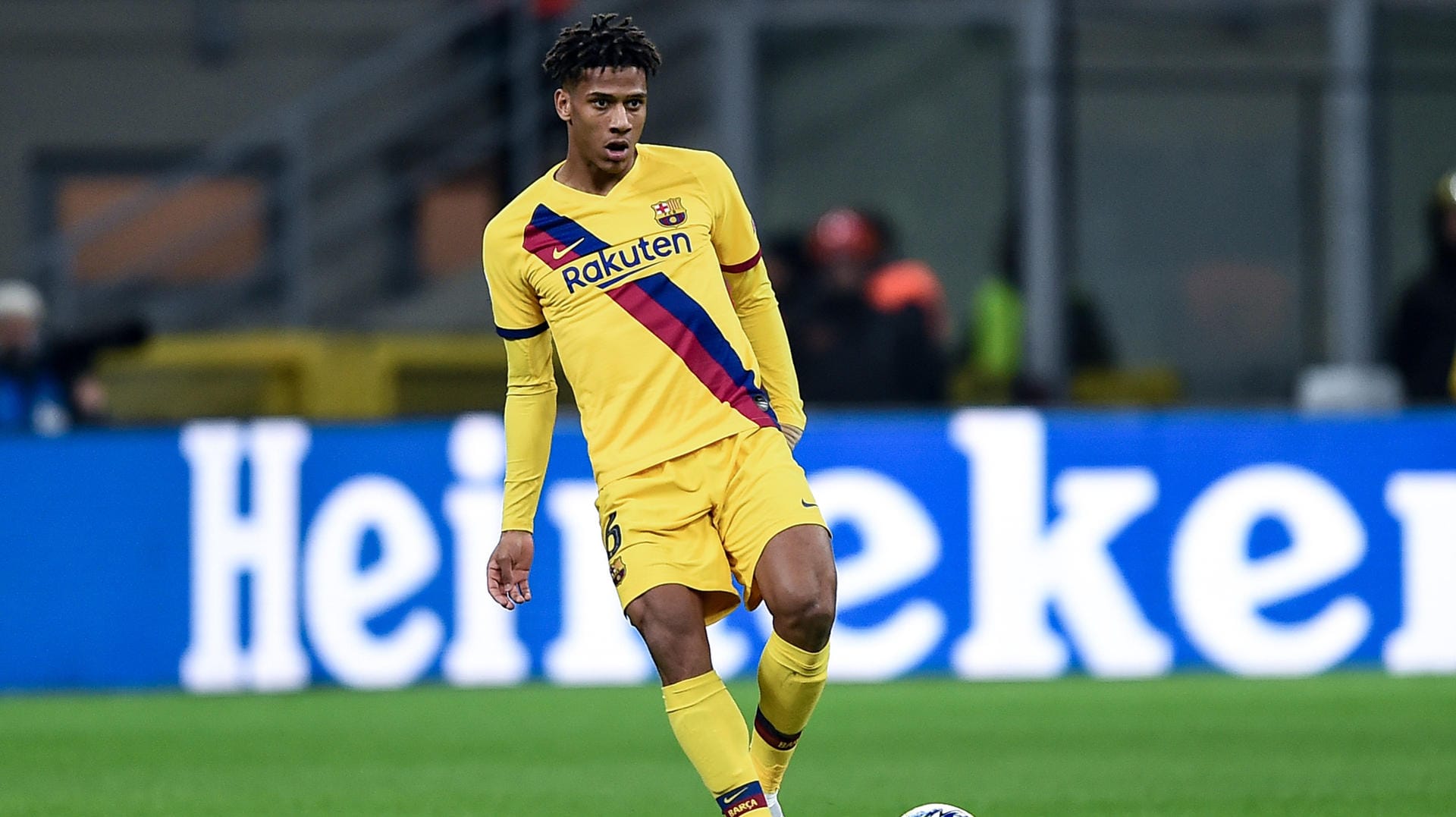 Trägt wohl künftig blau-weiß: Barcelonas Jean-Clair Todibo Trägt wohl künftig blau-weiß: Barcelonas Jean-Clair Todibo