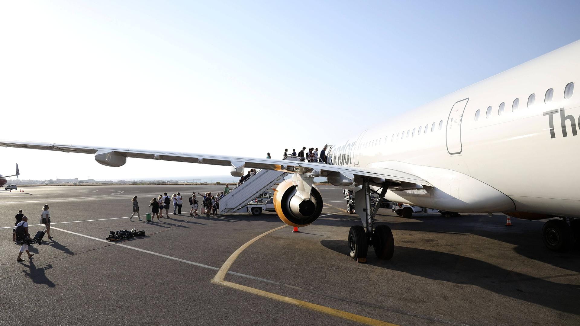 Ein Passagierflugzeug: Vier von fünf Deutschen wollen diese Art des Transports zukünftig weniger nutzen. Ein Passagierflugzeug: Vier von fünf Deutschen wollen diese Art des Transports zukünftig weniger nutzen.