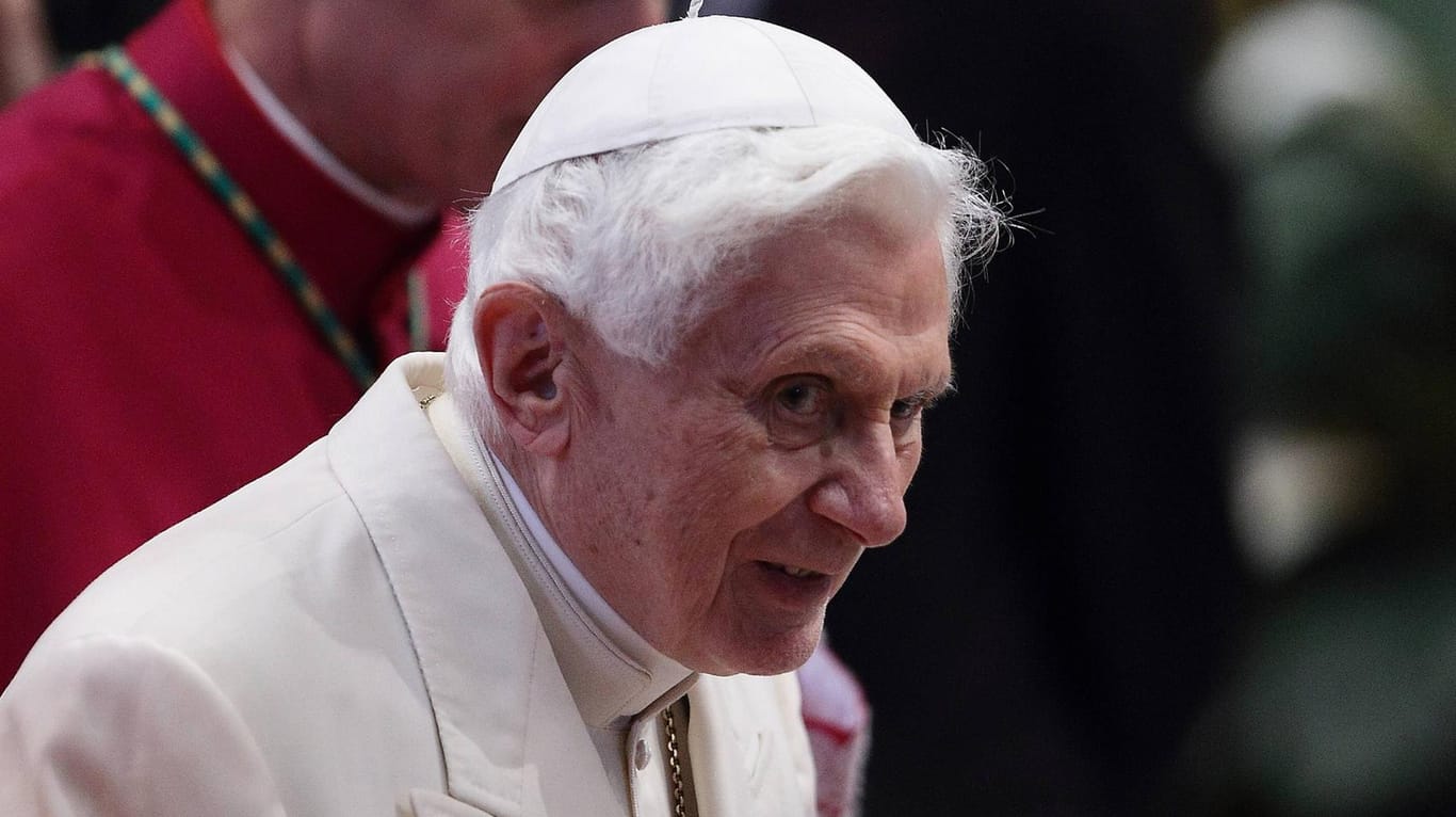 Der früherer Papst Benedikt XVI.: In einem Buch warnt Benedikt vor einer Aufweichung des Zölibats.