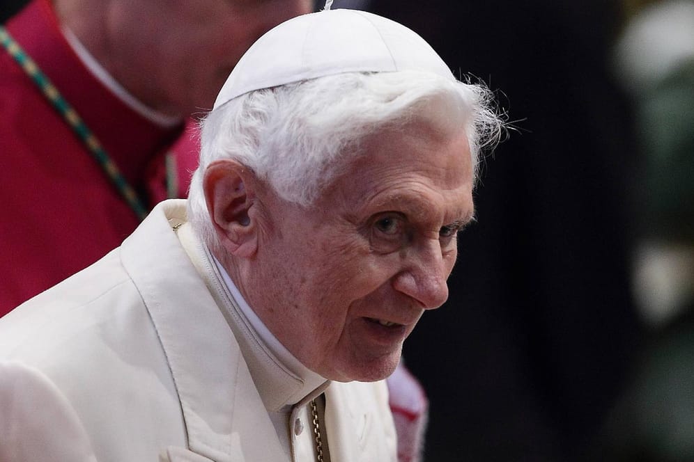 Der früherer Papst Benedikt XVI.: In einem Buch warnt Benedikt vor einer Aufweichung des Zölibats.