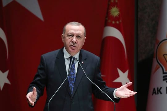 Recep Tayyip Erdogan soll an Gesprächen zur Lage im Bürgerkriegsland Libyen nach Deutschland kommen.
