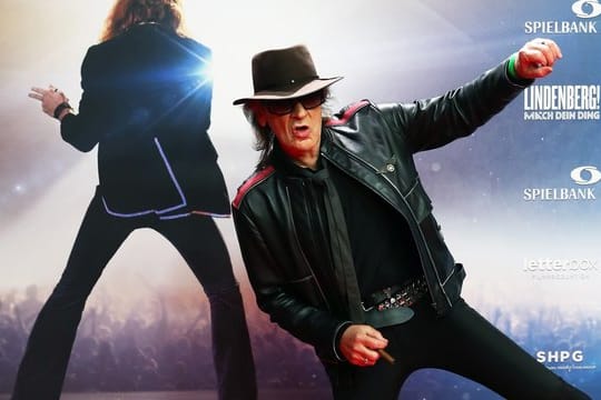 Im Schleudergang: Udo Lindenberg bei der Premiere des Kinofilms "Lindenberg! Mach dein Ding!".