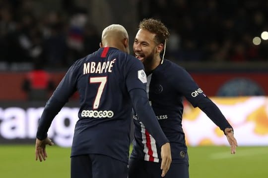Kylian Mbappe (l) und Neymar wollen beide bei den Olympischen Spielen dabei sein.