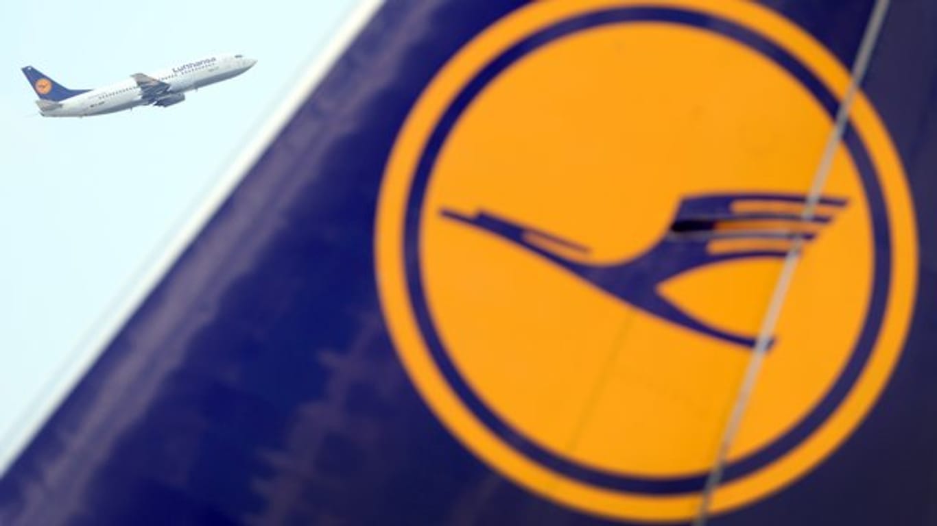 Lufthansa-Logo: Trotz dreier Streikwellen der Flugbegleiter verzeichnete die Airline 2,3 Prozent mehr Passagiere als ein Jahr zuvor.