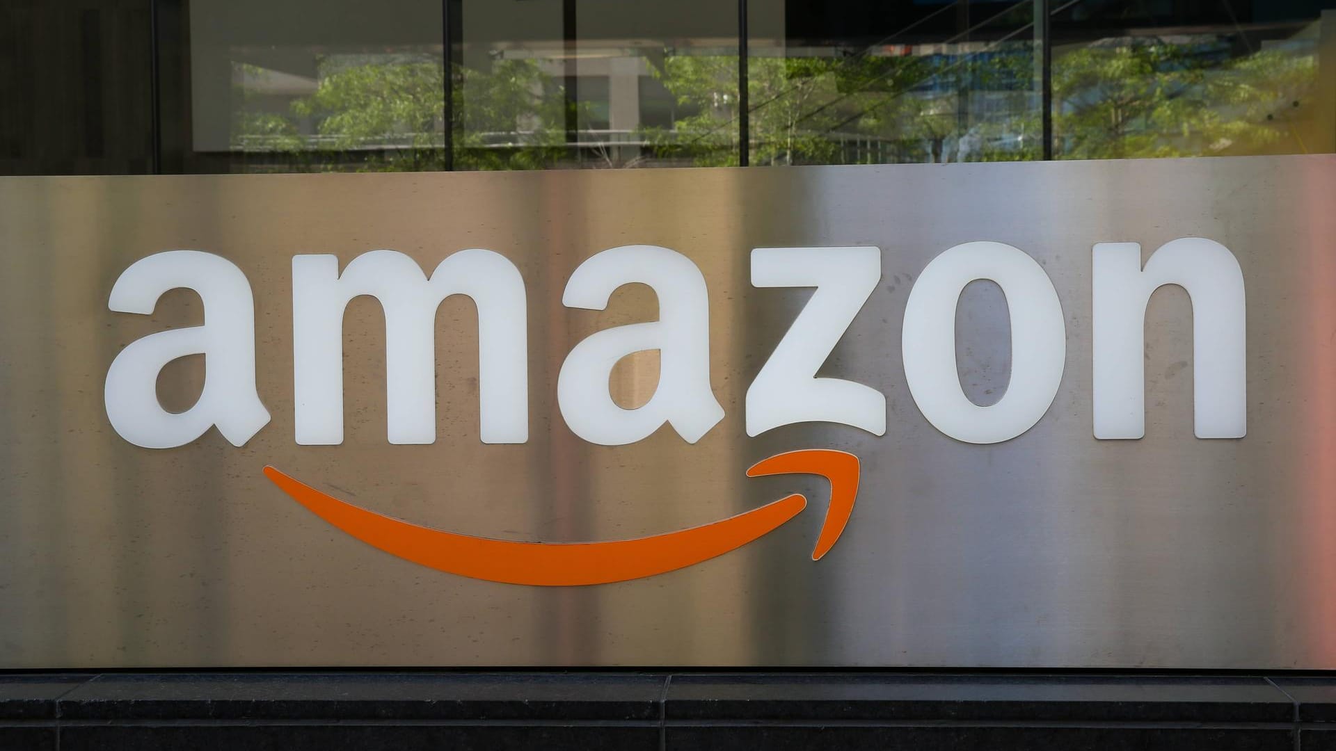 Das Logo von Amazon: Ein Tochterunternehmen des Konzerns arbeitet mit dem DLF zusammen. Das Logo von Amazon: Ein Tochterunternehmen des Konzerns arbeitet mit dem DLF zusammen.