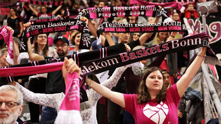 Fans der Telekom Baskets Bonn: Das Jahr 2020 beginnen die Basketballer mit einem ausgeglichenen Auftakt.