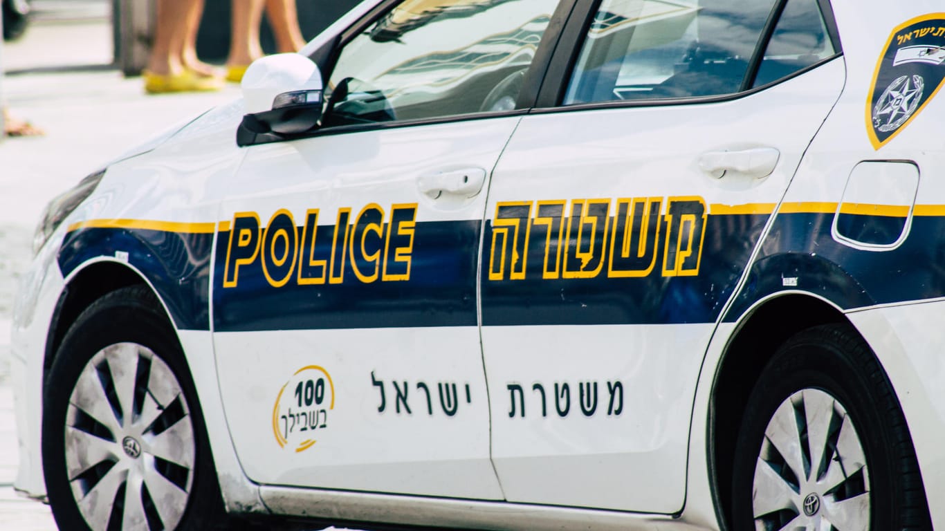 Ein israelisches Polizeiauto im Einsatz: Die Beamten hatten vor dem Zugriff verdeckt ermittelt und Beweise gesammelt. (Symbolbild)
