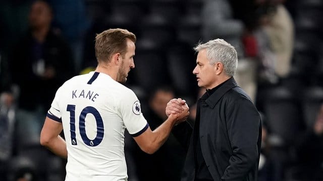 Tottenham Hotspurs Starstürmer Harry Kane und Trainer Jose Mourinho.