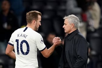 Tottenham Hotspurs Starstürmer Harry Kane und Trainer Jose Mourinho.