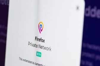 Alle modernen Browser wie der Firefox mit seinem Private Network bieten inzwischen Möglichkeiten, im Netz anonymer zu bleiben.